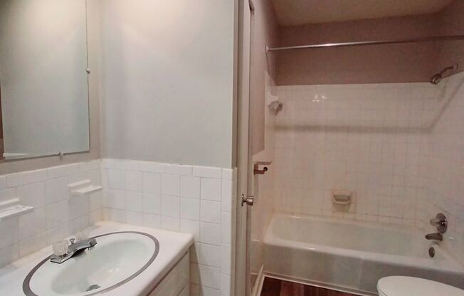 Studio, 1 bath, 430 sqft, $850, Unit 136