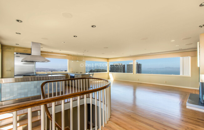 2735 LARKIN
