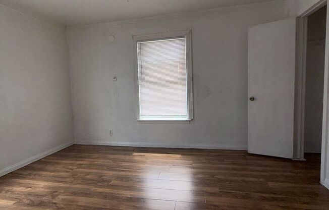 908 SISSOM RD
