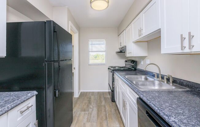 2 beds, 1 bath, 970 sqft, $1,575