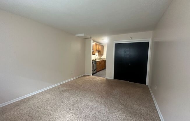 Studio, 1 bath, 300 sqft, $785, Unit 1400 King Ave. Apt.  7