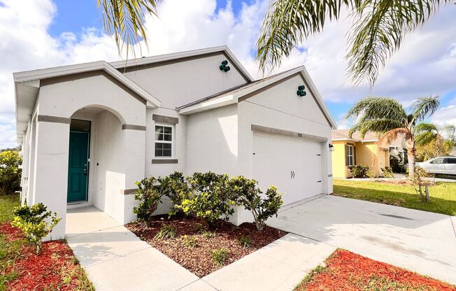 Beautiful 3 Bedroom, 2 Bathroom Home near the Beach!!