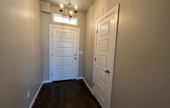 Perfect 3 Bedroom 2.5 Bathroom 2 Car Garage In Moore!