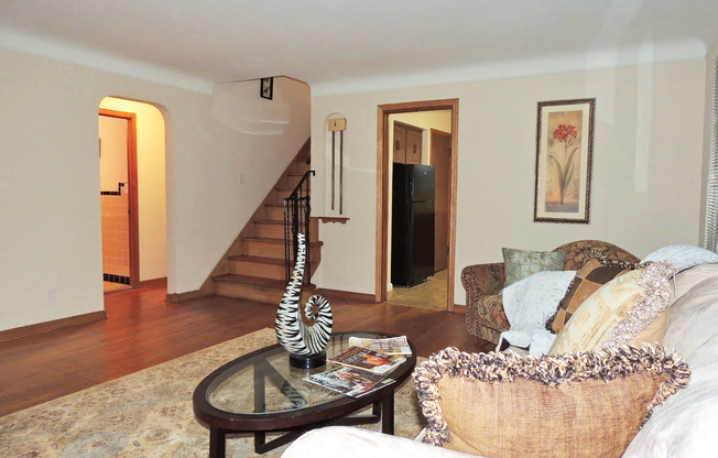 4 Bedroom - 2 Full Bath Bungalow for Rent!