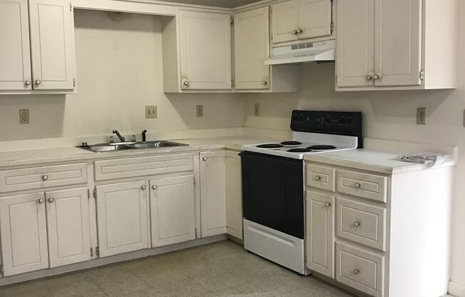 3 beds, 1 bath, $800