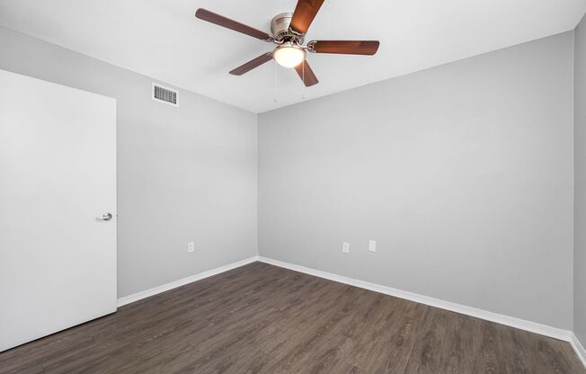 2 beds, 1 bath, 740 sqft, $1,395, Unit 211