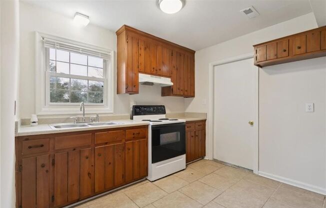 4 Bed House Ready For a New Tenant