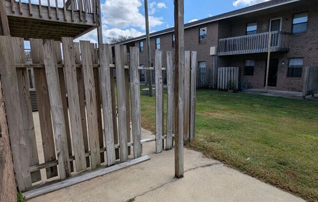 2 beds, 1 bath, 855 sqft, $1,049, Unit 3366-07