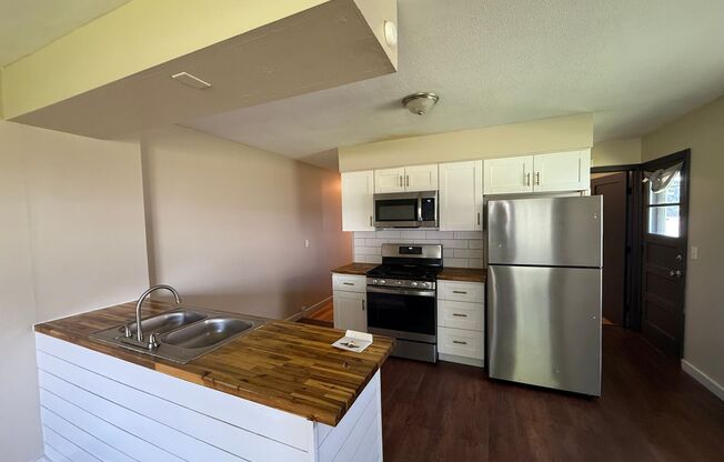 560-562 37th Ave NE