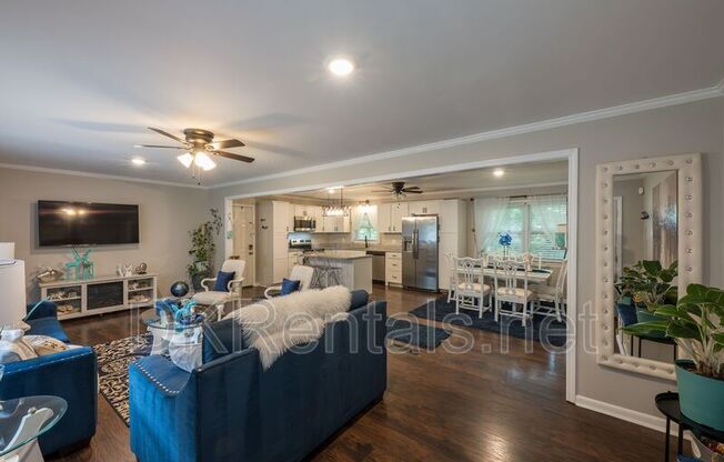1025 HILBURN DR SE
