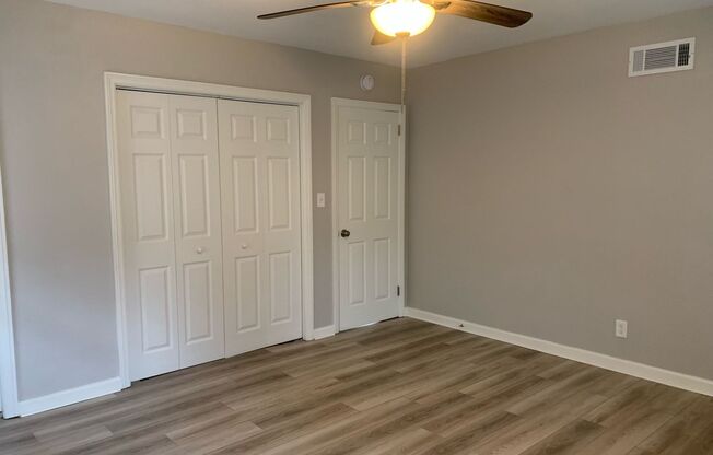 Two Bedroom Duplex Unit Near Southside/516