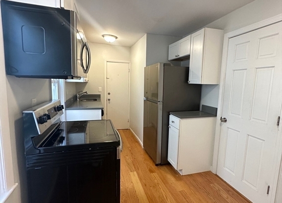 2 beds, 1 bath, 650 sqft, $2,500, Unit 3