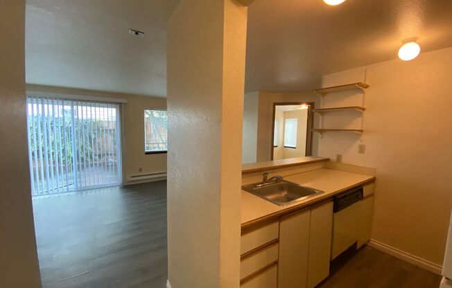 3 beds, 1.5 baths, $2,795, Unit 3