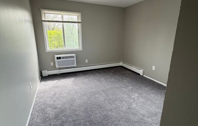 2 beds, 1 bath, $1,200, Unit 1053306