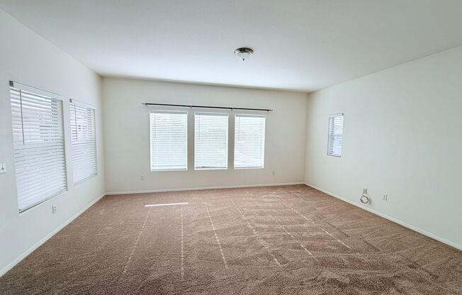 GREAT SUMMERLIN CONDO IN GATED COMMUNITY!!