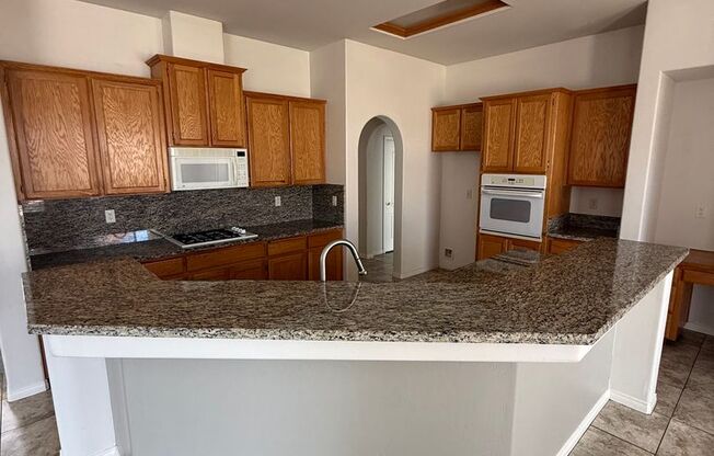 3 beds, 2.5 baths, $2,800