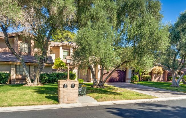 Stunning 3bd/2.5bath in the iconic Las Vegas Country Club
