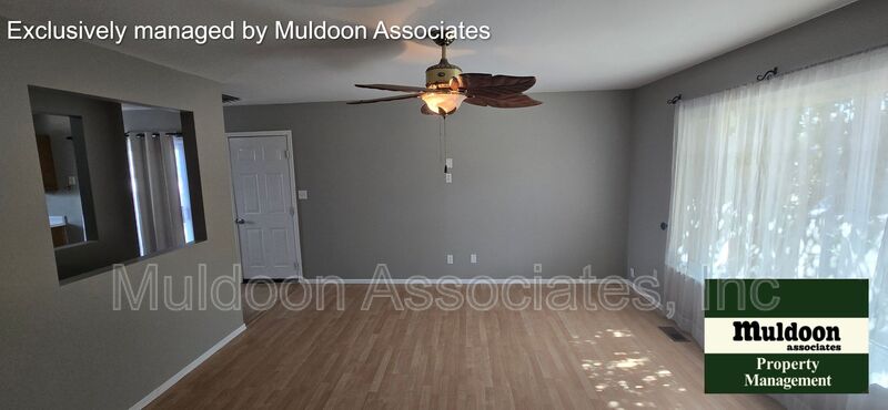 220 S Caddoa Dr