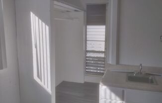 Studio, 1 bath, 204 sqft, $1,250, Unit 28