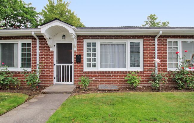Charming Vintage Irvington Apartment in Brick Courtyard Complex