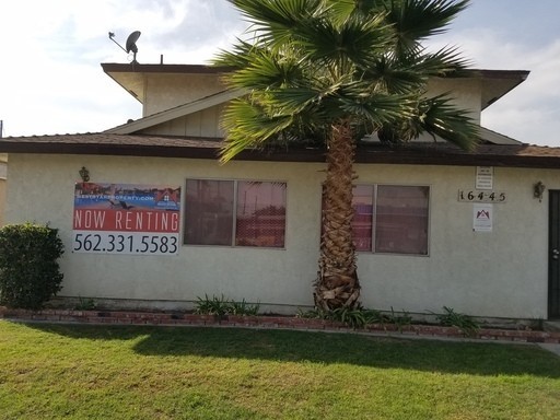 Beautiful 2 bedroom 1 1/2 bath town home located in Bellflower!