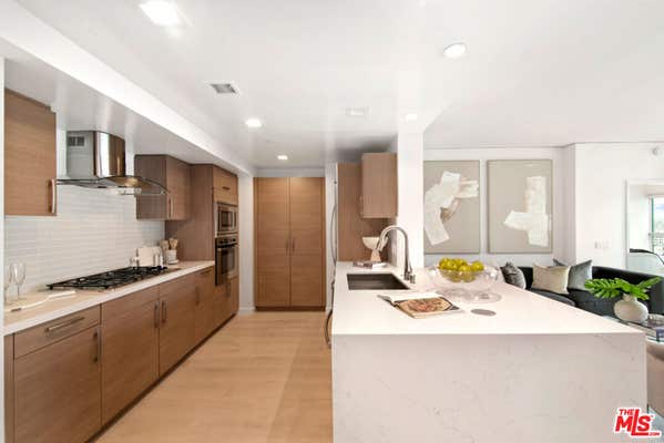 2 beds, 3 baths, 1,735 sqft, $7,500