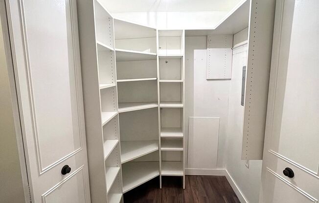 Ground level Condo with private patio, hardwood floors throughout, private storage, common area coin-op laundry. Tredyffrin/Easttown School District.