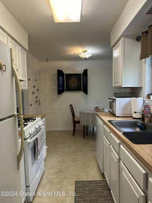 1 bed, 1 bath, 811 sqft, $1,950, Unit A