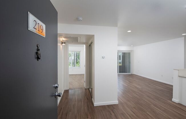 2 beds, 2 baths, 965 sqft, $2,895, Unit 219