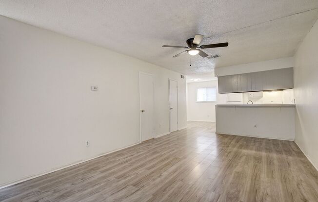 1 bed, 1 bath, 525 sqft, $916, Unit 8400-111