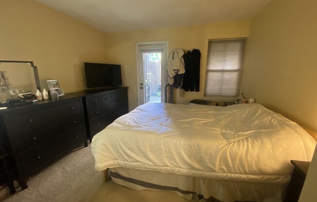 2 beds, 1 bath, 800 sqft, $3,500, Unit 1