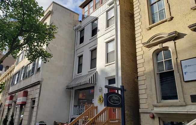 771-773 N Jefferson St - Mixed Use (7 Unit)