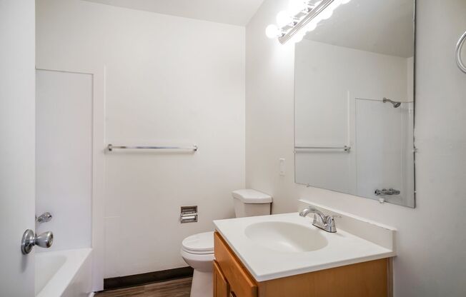 2 beds, 1 bath, 728 sqft, $1,400, Unit 825-29