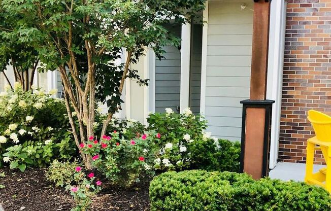 1 bed, 1 bath, 695 sqft, $1,296, Unit 1010 on the Lake - One Bedrooms with Courtyard and Lakeviews