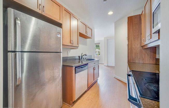 Charming spacious 1 bed 1 bath unit in the serene Village at Sailboat Bend.