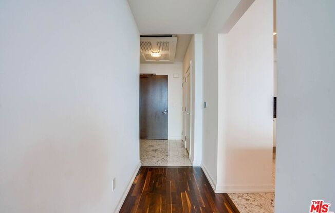 1 bed, 2 baths, 1,020 sqft, $5,500, Unit 31F