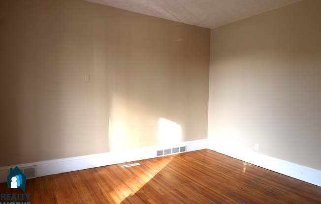 2 beds, 1 bath, 960 sqft, $950, Unit #1