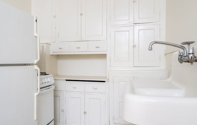 Studio, 1 bath, 450 sqft, $875, Unit 12-106