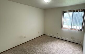 2 beds, 1 bath, $755, Unit 14