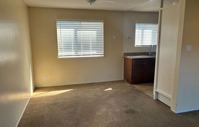 1 bed, 1 bath, 700 sqft, $2,350