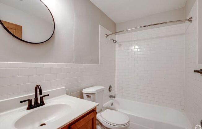 2 beds, 1 bath, 1,000 sqft, $1,299, Unit 3737-204