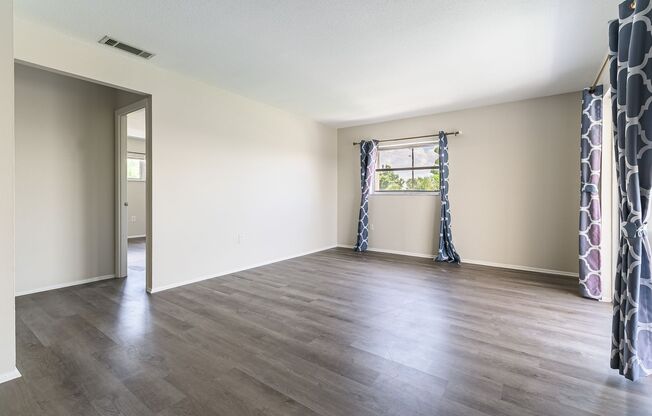 **25% OFF FIRST MONTHS RENT IF YOU OCCUPY BY JULY 31ST**