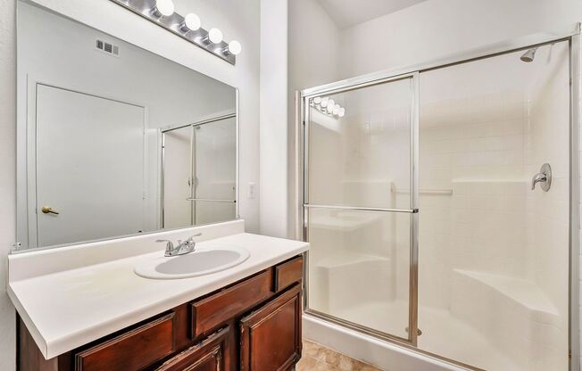 3 beds, 2 baths, $1,600, Unit # 176