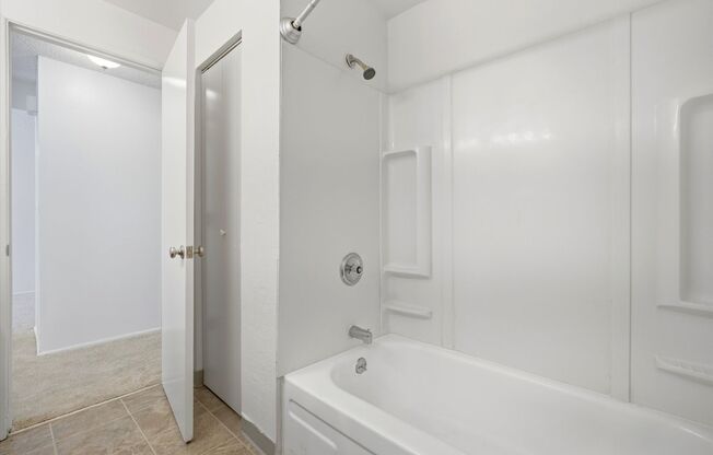 2 beds, 1 bath, 1,000 sqft, $1,350, Unit 31