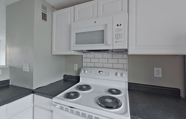 2 beds, 1 bath, 900 sqft, $800, Unit Unit A