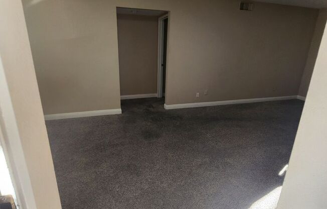 2 BED, 2 BATH CONDO!! Gated Community by The Lakes!!