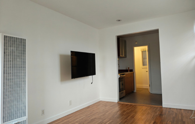 250 3 AVE