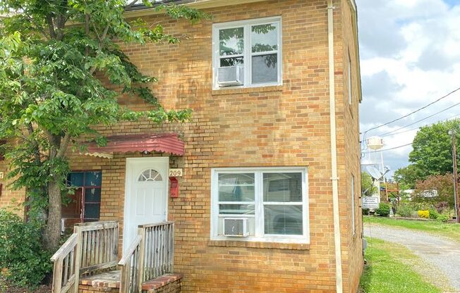 Brick 2bed/1ba townhouse located near downtown Landis