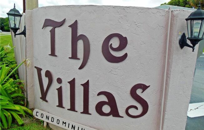 Spacious 2brm 1.5ba Condo in The Villas off Conway Rd.
