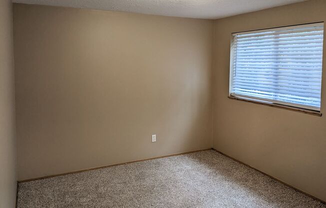 2 beds, 1 bath, 850 sqft, $1,325, Unit 43